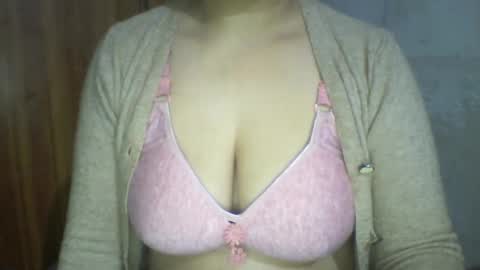 Snapshot of lovely_sweet_girl chatting on January 5, 7:28 am katrina follow me guys online show from January 5, 7:28 am