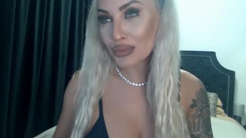 Snapshot of lovelyblondyxxx chatting on December 2, 11:40 pm PrAllinXXXa online show from December 2, 11:40 pm