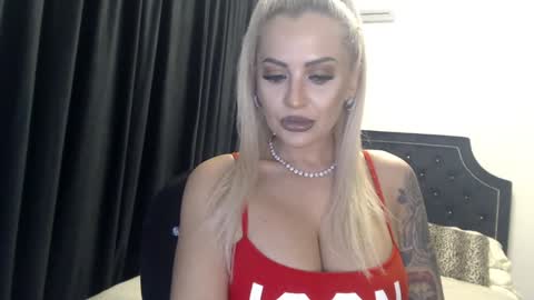 Snapshot of lovelyblondyxxx chatting on December 9, 12:12 am PrAllinXXXa online show from December 9, 12:12 am