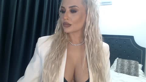 Snapshot of lovelyblondyxxx chatting on December 12, 11:03 pm PrAllinXXXa online show from December 12, 11:03 pm