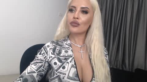 Snapshot of lovelyblondyxxx chatting on January 18, 1:41 am PrAllinXXXa online show from January 18, 1:41 am