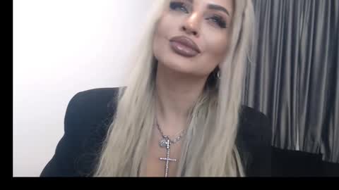 Snapshot of lovelyblondyxxx chatting on February 12, 10:26 pm PrAllinXXXa online show from February 12, 10:26 pm