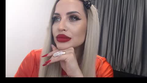 Snapshot of lovelyblondyxxx chatting on February 14, 11:09 pm PrAllinXXXa online show from February 14, 11:09 pm