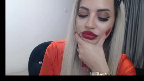 Snapshot of lovelyblondyxxx chatting on February 15, 2:15 am PrAllinXXXa online show from February 15, 2:15 am