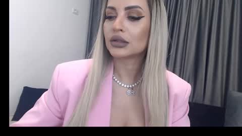 Snapshot of lovelyblondyxxx chatting on February 16, 11:16 pm PrAllinXXXa online show from February 16, 11:16 pm