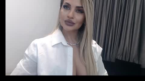 Snapshot of lovelyblondyxxx chatting on February 20, 10:37 pm PrAllinXXXa online show from February 20, 10:37 pm