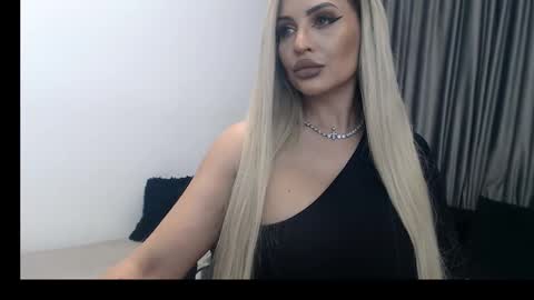 Snapshot of lovelyblondyxxx chatting on February 21, 11:43 pm PrAllinXXXa online show from February 21, 11:43 pm