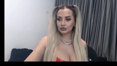 Snapshot of lovelyblondyxxx chatting on February 23, 10:42 pm PrAllinXXXa online show from February 23, 10:42 pm