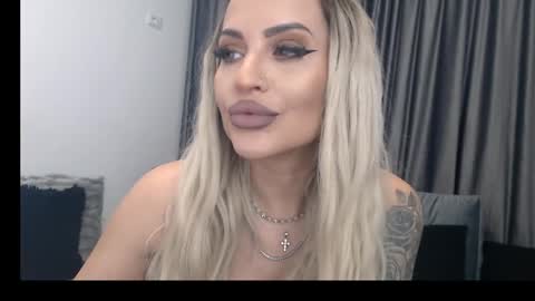 Snapshot of lovelyblondyxxx chatting on February 28, 10:39 pm PrAllinXXXa online show from February 28, 10:39 pm