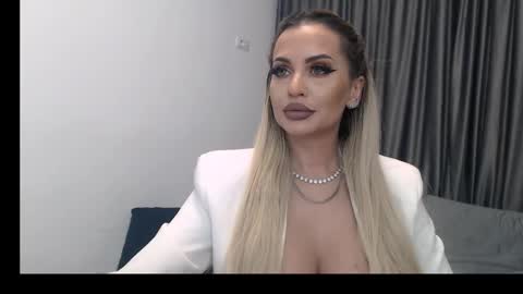 Snapshot of lovelyblondyxxx chatting on March 7, 12:37 am PrAllinXXXa online show from March 7, 12:37 am