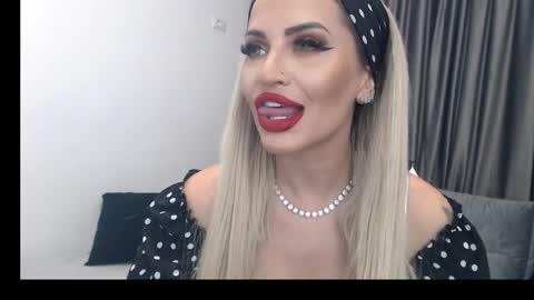 Snapshot of lovelyblondyxxx chatting on March 7, 9:27 pm PrAllinXXXa online show from March 7, 9:27 pm