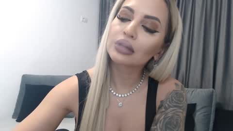 Snapshot of lovelyblondyxxx chatting on March 11, 10:42 pm PrAllinXXXa online show from March 11, 10:42 pm