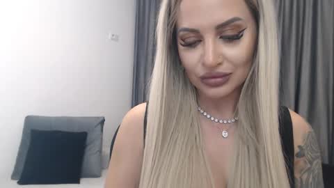 Snapshot of lovelyblondyxxx chatting on March 12, 1:47 am PrAllinXXXa online show from March 12, 1:47 am