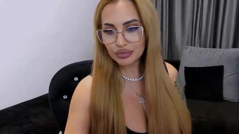 Snapshot of lovelyblondyxxx chatting on November 24, 12:10 am PrAllinXXXa online show from November 24, 12:10 am