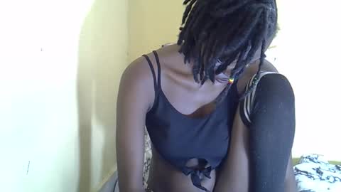 lovelymee2 online show from October 12, 10:25 am