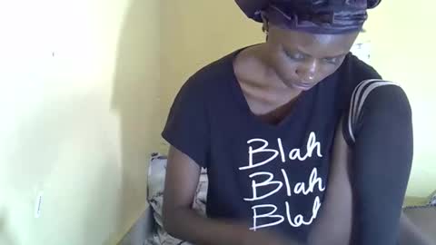 Snapshot of lovelymee2 chatting on October 31, 9:10 am lovelymee2 online show from October 31, 9:10 am