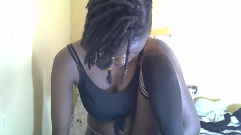 Snapshot of lovelymee2 chatting on November 25, 9:42 am lovelymee2 online show from November 25, 9:42 am