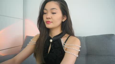 kim online show from February 24, 11:10 am