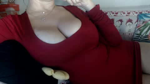 lovelywoman22 online show from December 20, 6:40 am