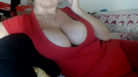 lovelywoman22 online show from December 31, 4:04 pm