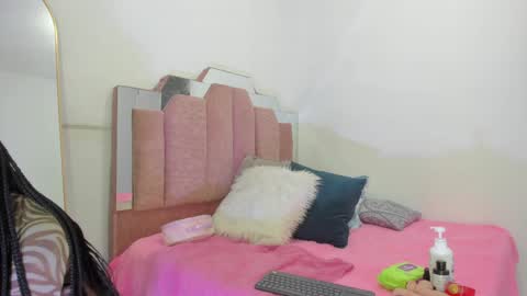 L O V E  online show from January 25, 11:34 am