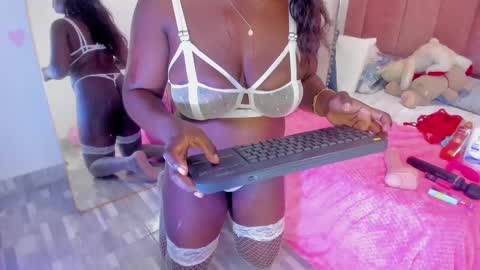 L O V E  online show from February 15, 3:06 pm