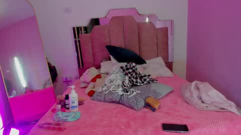 L O V E  online show from March 5, 11:49 am