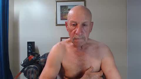 Snapshot of lovesblackazz chatting on October 12, 11:09 am Lovesblackazz online show from October 12, 11:09 am