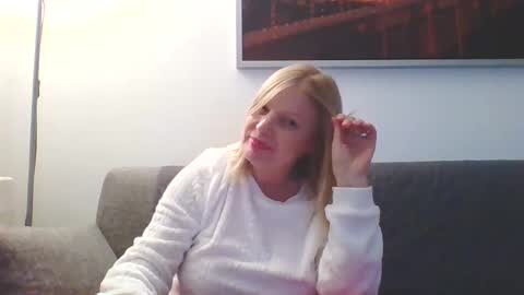 Snapshot of lovestar544963 chatting on December 3, 9:34 pm Marlyn online show from December 3, 9:34 pm