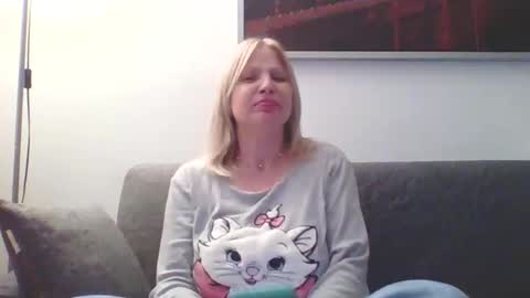 Snapshot of lovestar544963 chatting on December 7, 8:49 pm Marlyn online show from December 7, 8:49 pm