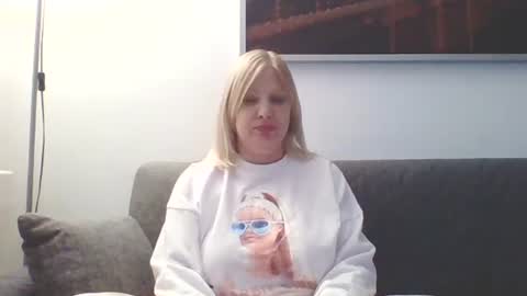 Snapshot of lovestar544963 chatting on December 16, 4:38 pm Marlyn online show from December 16, 4:38 pm