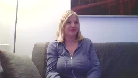 Snapshot of lovestar544963 chatting on January 8, 12:28 am Marlyn online show from January 8, 12:28 am