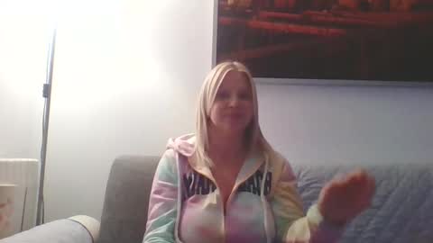 Snapshot of lovestar544963 chatting on December 13, 11:10 pm Marlyn online show from December 13, 11:10 pm