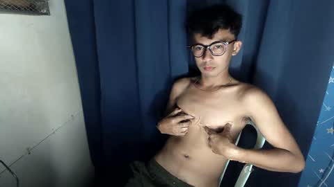 Snapshot of lovetosuckxox chatting on February 18, 12:28 pm lovetosuckxox online show from February 18, 12:28 pm