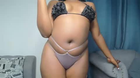 loyalcutie online show from November 15, 4:43 am