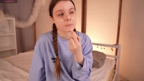 Snapshot of lu__lane chatting on December 4, 8:34 am Lu 3 online show from December 4, 8:34 am