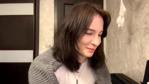 Snapshot of luannmaixner chatting on December 4, 5:43 pm luannmaixner online show from December 4, 5:43 pm