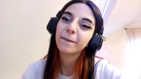 Snapshot of luannmaixner chatting on December 17, 3:34 am luannmaixner online show from December 17, 3:34 am