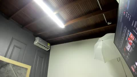 luca_morettii online show from November 9, 12:25 pm