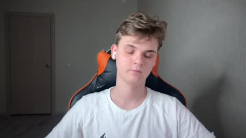 Lucas Gill online show from January 7, 11:45 pm