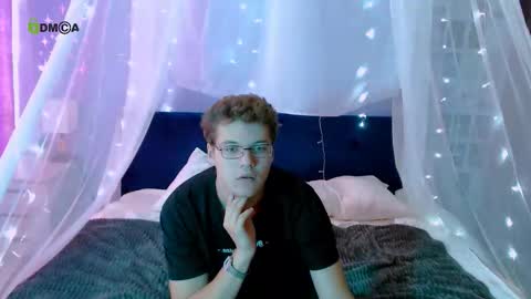 Snapshot of lucas_long_ chatting on September 14, 8:24 am lucas_long_ online show from September 14, 8:24 am