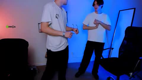 Snapshot of lucas_long_ chatting on September 18, 1:02 pm lucas_long_ online show from September 18, 1:02 pm