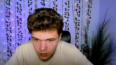 Snapshot of lucas_long_ chatting on September 21, 6:42 pm lucas_long_ online show from September 21, 6:42 pm