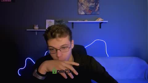 Snapshot of lucas_long_ chatting on October 13, 12:27 pm lucas_long_ online show from October 13, 12:27 pm