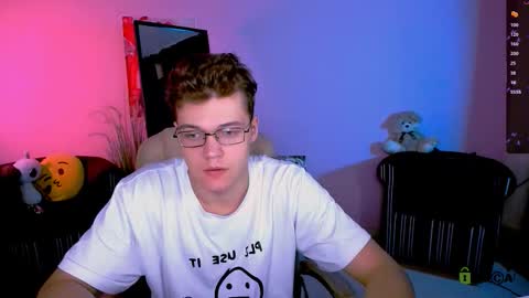 Snapshot of lucas_long_ chatting on October 16, 5:19 am lucas_long_ online show from October 16, 5:19 am