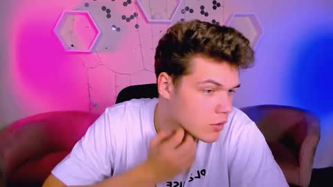 Snapshot of lucas_long_ chatting on November 11, 10:04 am lucas_long_ online show from November 11, 10:04 am