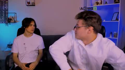 Snapshot of lucas_long_ chatting on November 12, 9:42 am lucas_long_ online show from November 12, 9:42 am