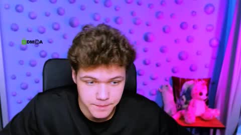 Snapshot of lucas_long_ chatting on December 4, 9:40 am lucas_long_ online show from December 4, 9:40 am