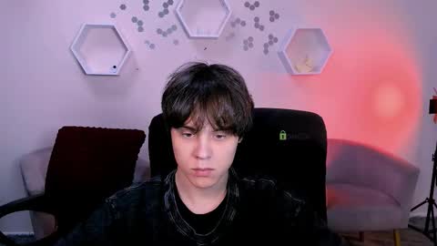 Snapshot of lucas_long_ chatting on December 5, 9:51 am lucas_long_ online show from December 5, 9:51 am