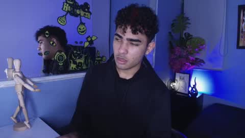 lucascarterr online show from September 25, 5:11 am